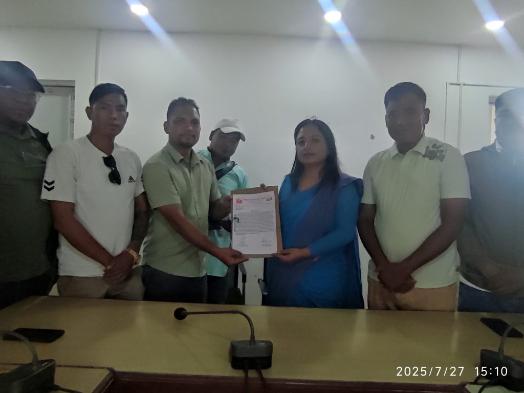 वाइसीएल मकवानपुरद्वारा CDO लाई ज्ञापनपत्र: किसानलाई रासायनिक मल उपलब्ध गराउन माग